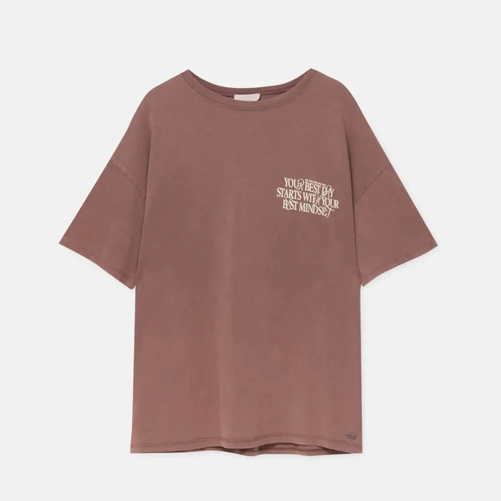 T-shirt with contrasting slogan